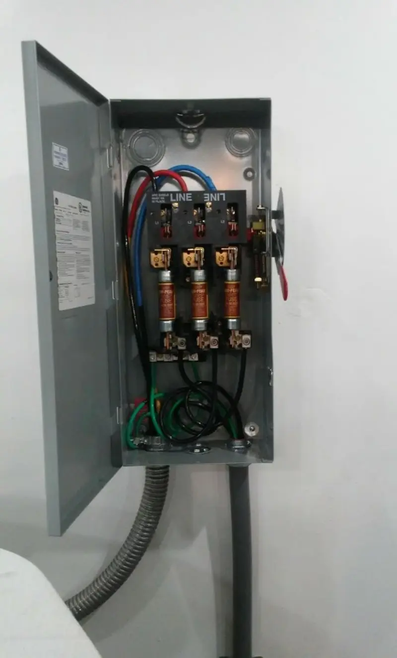 Three-phase disconnect switch installed for Smoke Detector Installation in Artesia